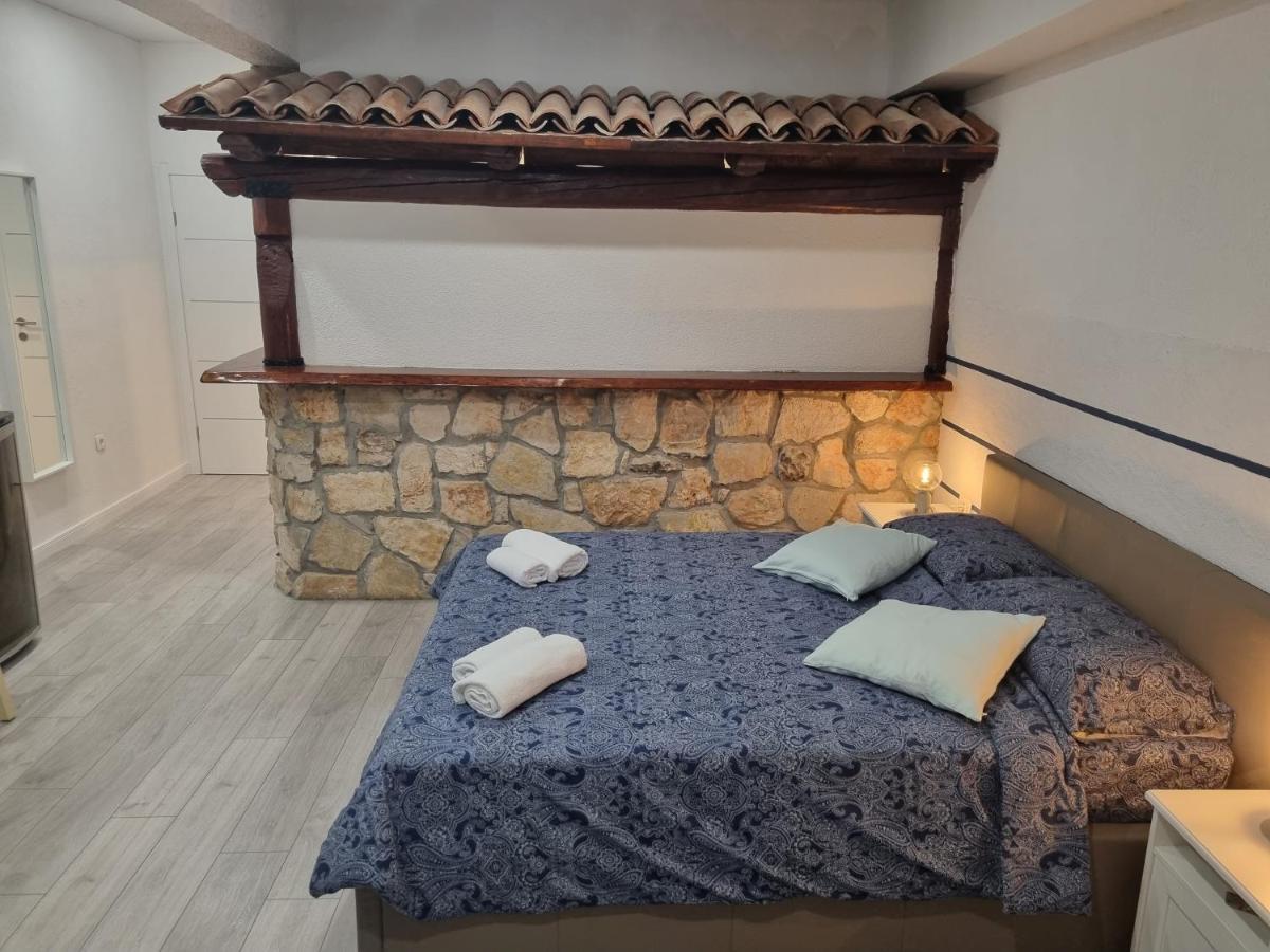 Rooms And Apartment Feral Rovinj Exterior photo