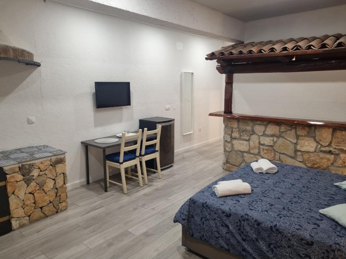 Rooms And Apartment Feral Rovinj Exterior photo