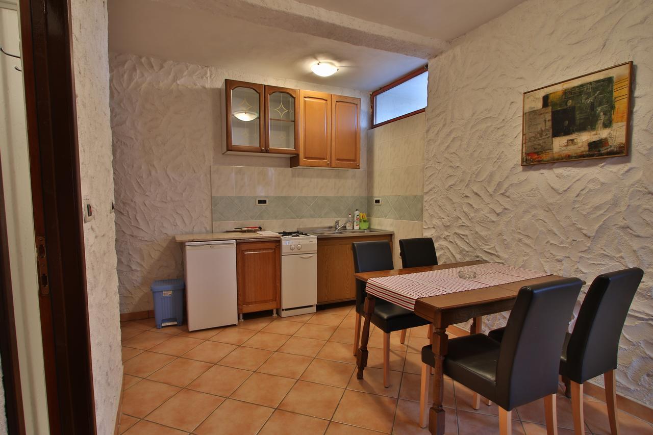 Rooms And Apartment Feral Rovinj Exterior photo