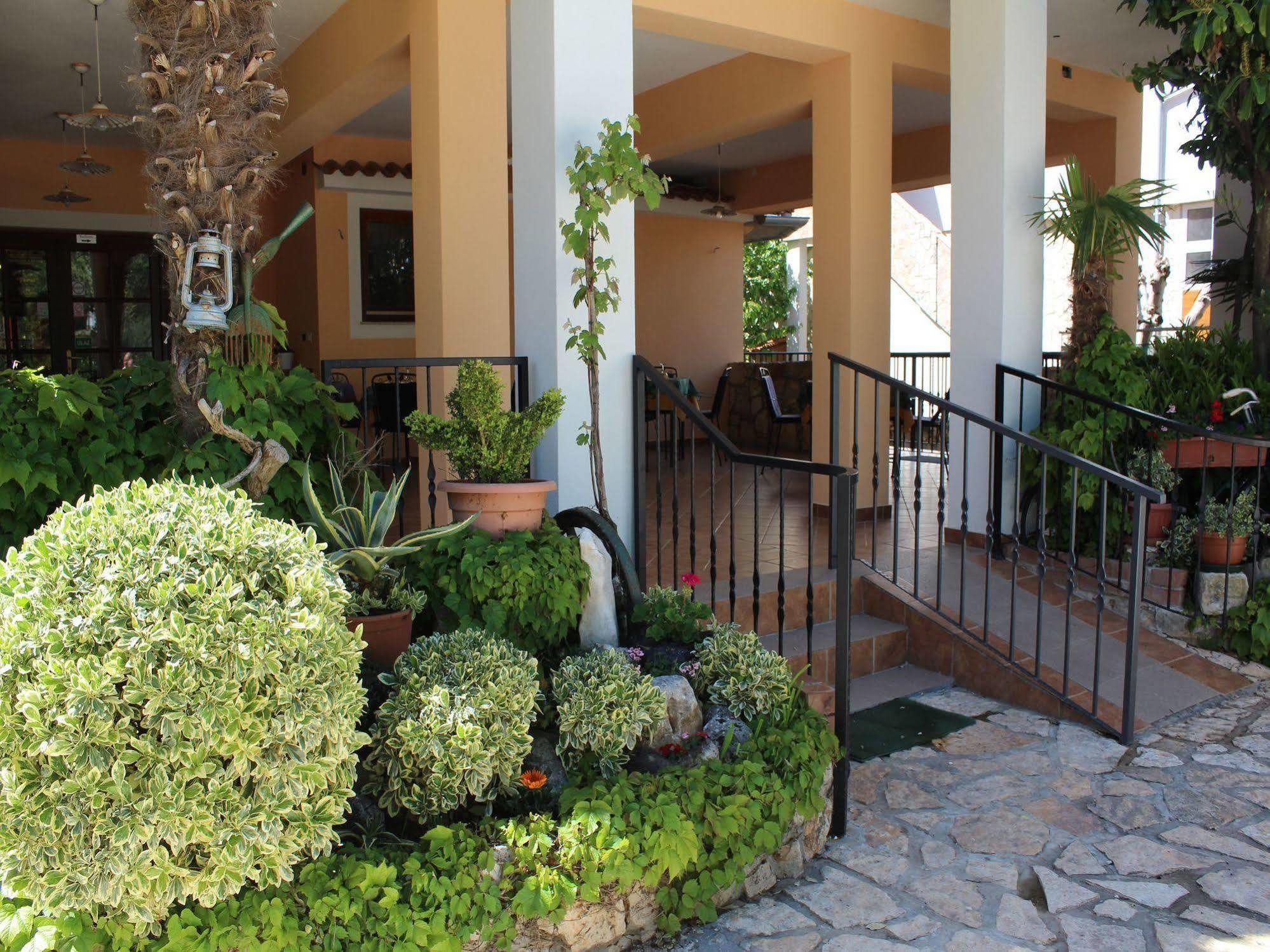 Rooms And Apartment Feral Rovinj Exterior photo