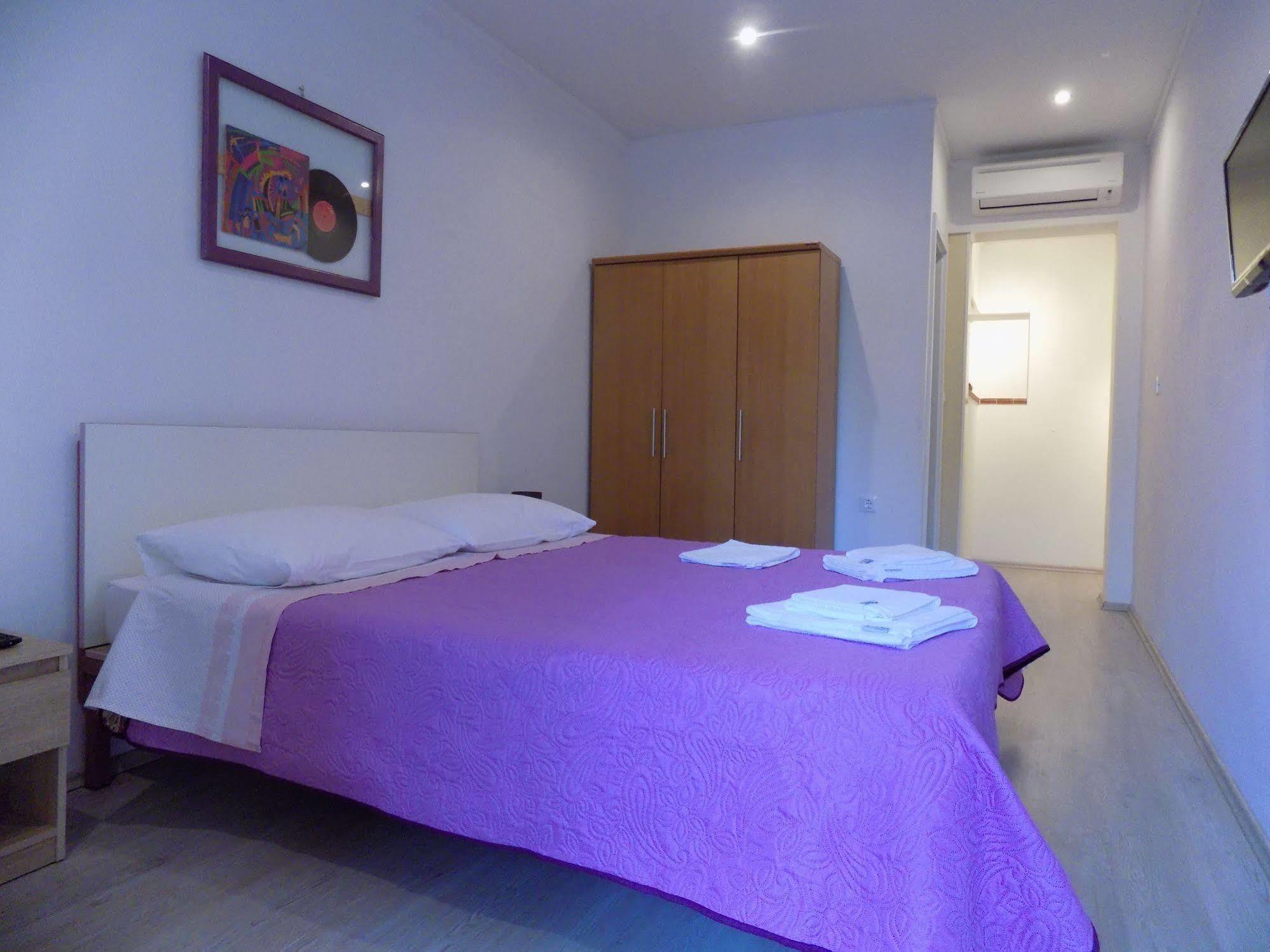 Rooms And Apartment Feral Rovinj Exterior photo