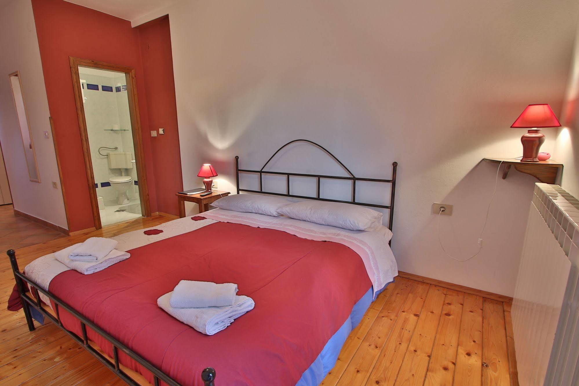 Rooms And Apartment Feral Rovinj Exterior photo
