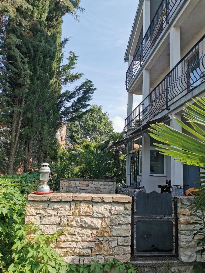 Rooms And Apartment Feral Rovinj Exterior photo
