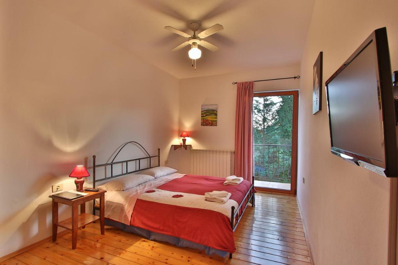 Rooms And Apartment Feral Rovinj Exterior photo